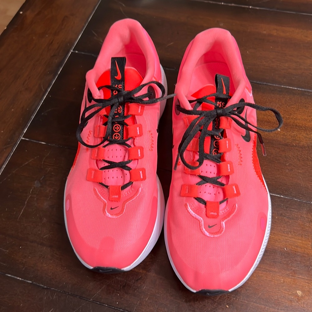 Women's React Escape Run Shoe